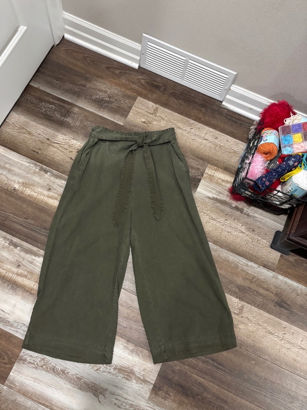Cloth and Stone Wide Leg Crop Olive Pants - L